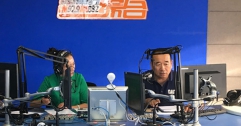 公司領導參加呼市電臺《連心橋》行風熱線直播節目現場回答主持人、聽眾提出的相關問題